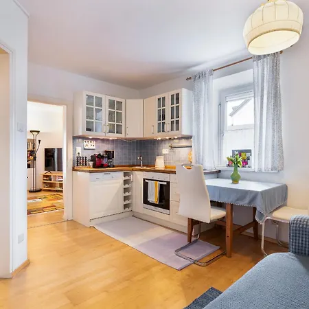 Cosy One Bedroom Balcony And Private Parking