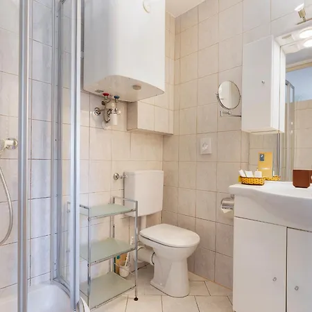 Cosy One Bedroom Balcony And Private Parking Appartement *
